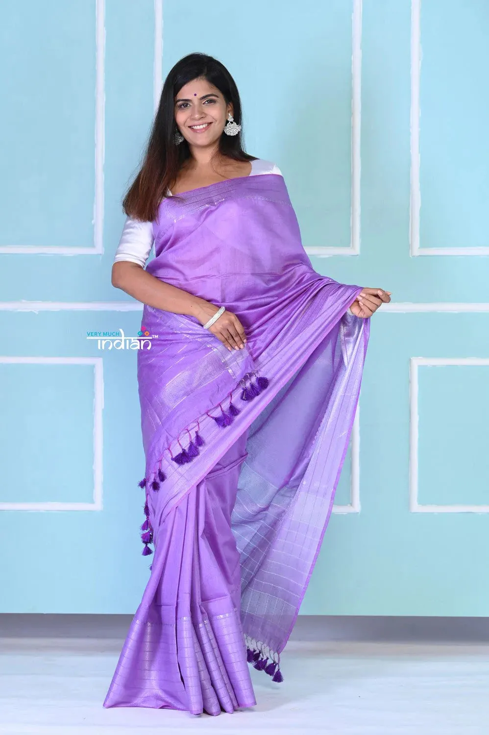 Exquisite Lavender Cotton Viscose Saree With Beautiful Zari Work.