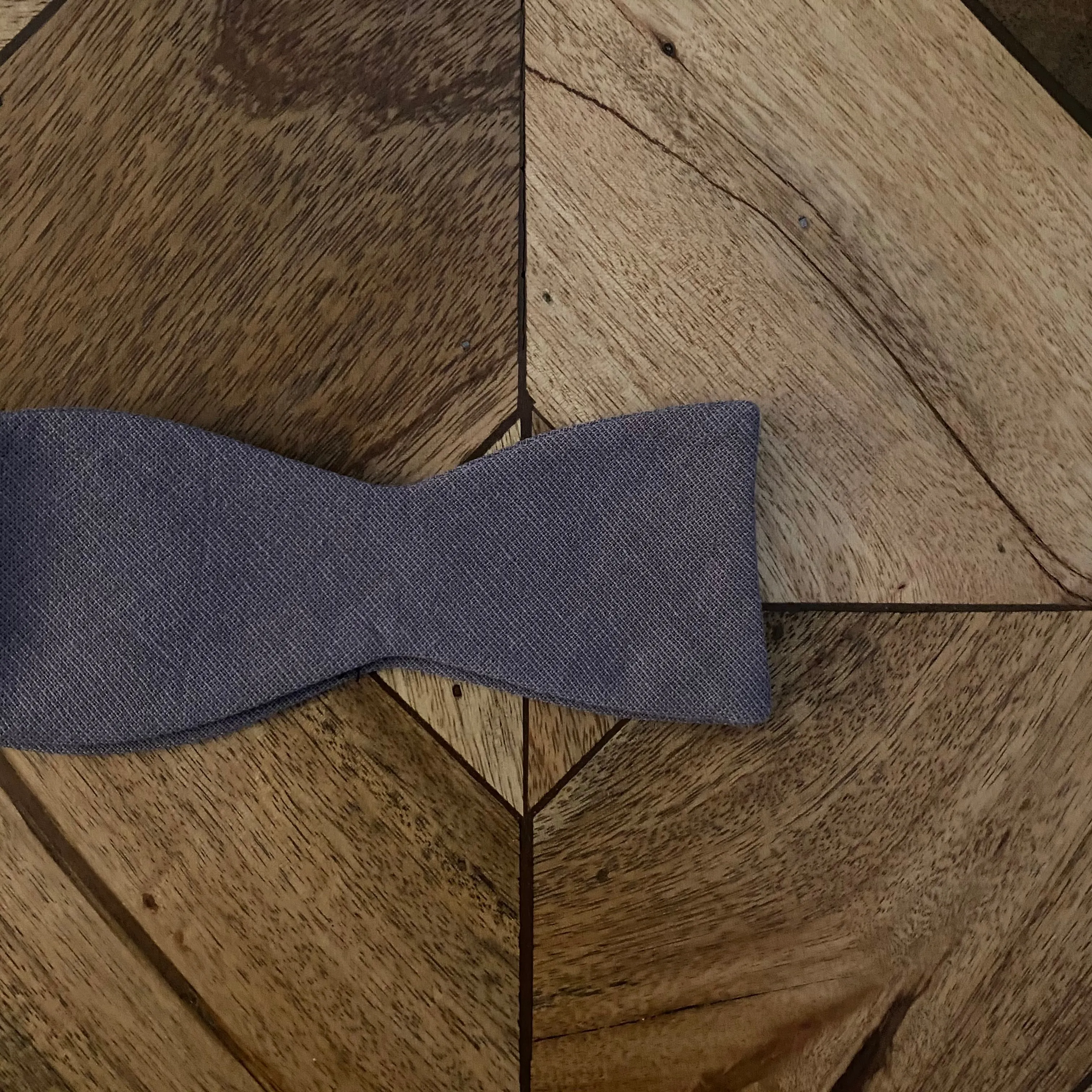 GREY || SELF-TIE BOW TIE