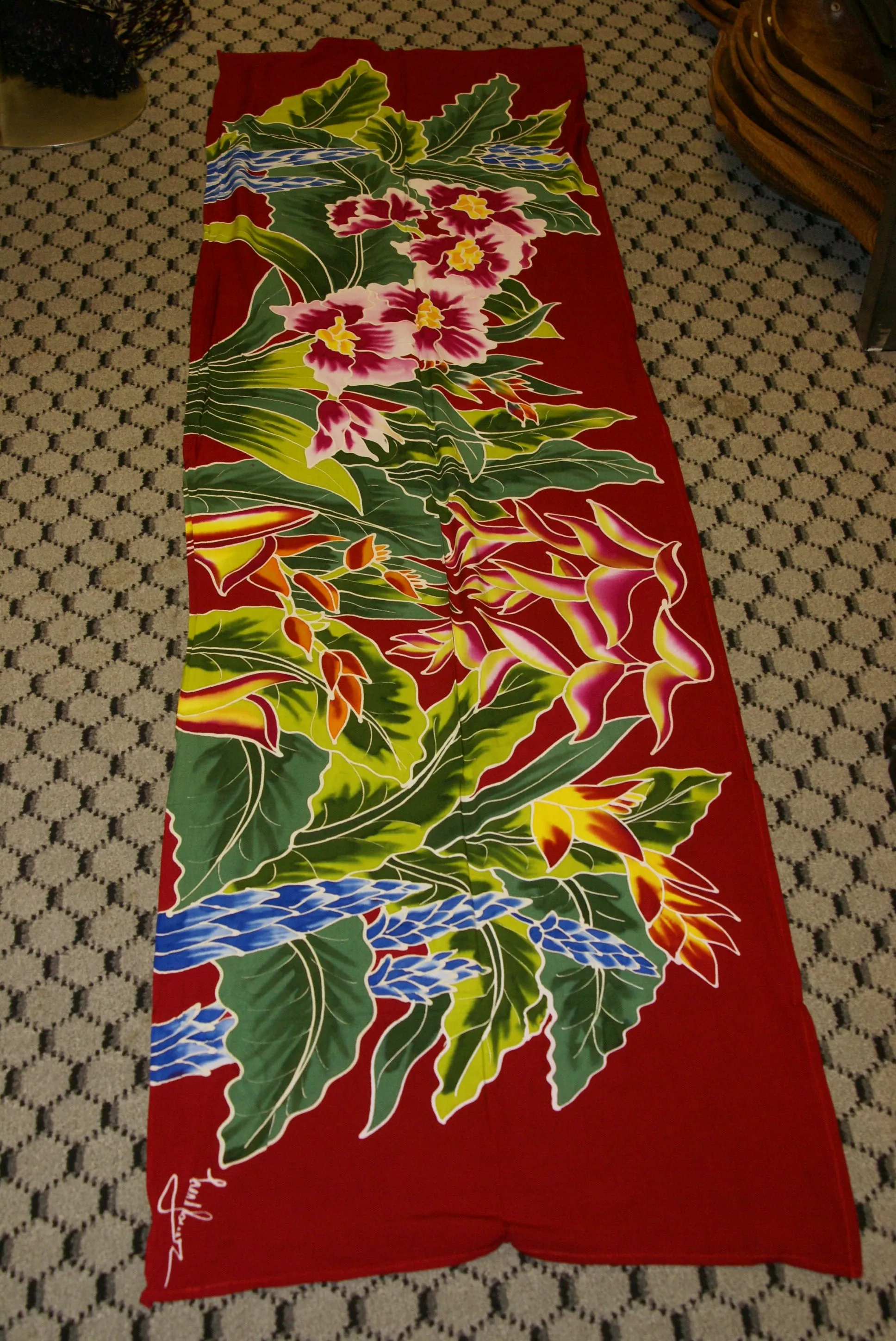 HIGH QUALITY HAND PAINTED TEXTILE FABRIC HALF SARONG OR BEACH SKIRT, SUMMER TABLE RUNNER, SIGNED BY THE ARTIST: DETAILED MOTIFS OF BLOOMING HIBISCUS ON RED BACKROUND, RICH COLORS 74" x 23" (no SC12)