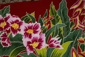 HIGH QUALITY HAND PAINTED TEXTILE FABRIC HALF SARONG OR BEACH SKIRT, SUMMER TABLE RUNNER, SIGNED BY THE ARTIST: DETAILED MOTIFS OF BLOOMING HIBISCUS ON RED BACKROUND, RICH COLORS 74" x 23" (no SC12)