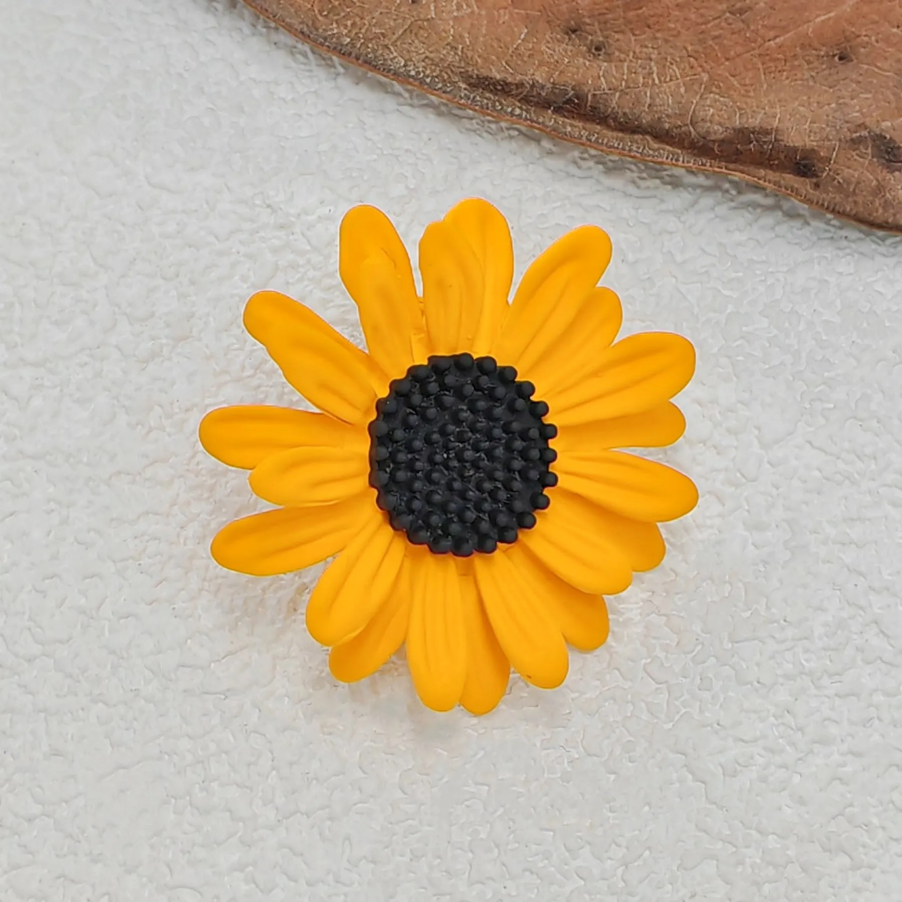 Jewelblings Autumn Jewelry Yellow Sunflower Brooches Gold Tone Black Pistil Centered Classic Vintage Sun Flower Pins Broach for Women Coat