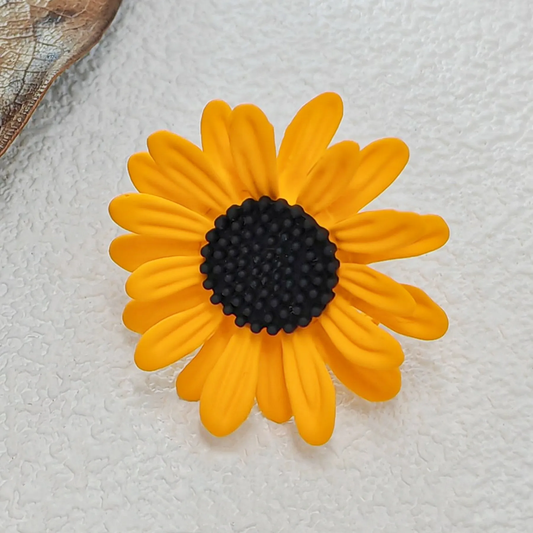 Jewelblings Autumn Jewelry Yellow Sunflower Brooches Gold Tone Black Pistil Centered Classic Vintage Sun Flower Pins Broach for Women Coat