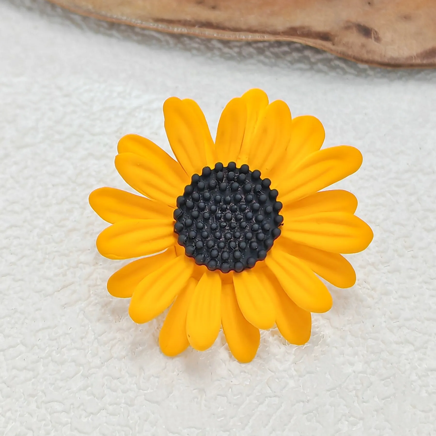 Jewelblings Autumn Jewelry Yellow Sunflower Brooches Gold Tone Black Pistil Centered Classic Vintage Sun Flower Pins Broach for Women Coat