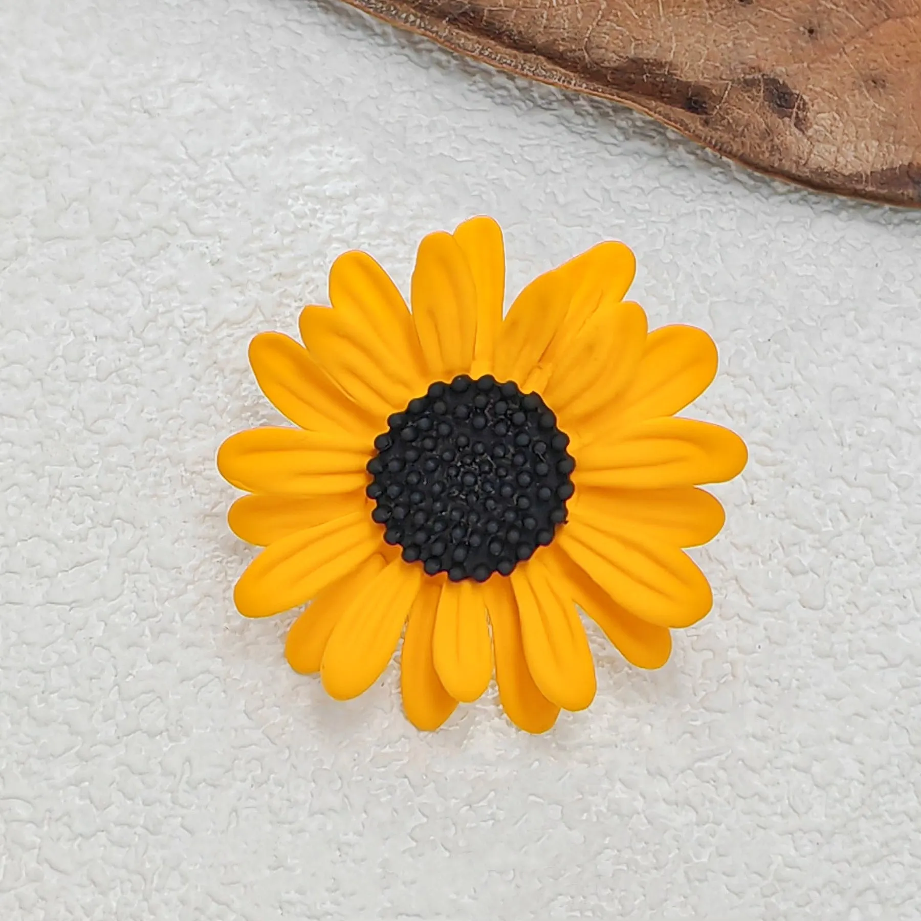 Jewelblings Autumn Jewelry Yellow Sunflower Brooches Gold Tone Black Pistil Centered Classic Vintage Sun Flower Pins Broach for Women Coat