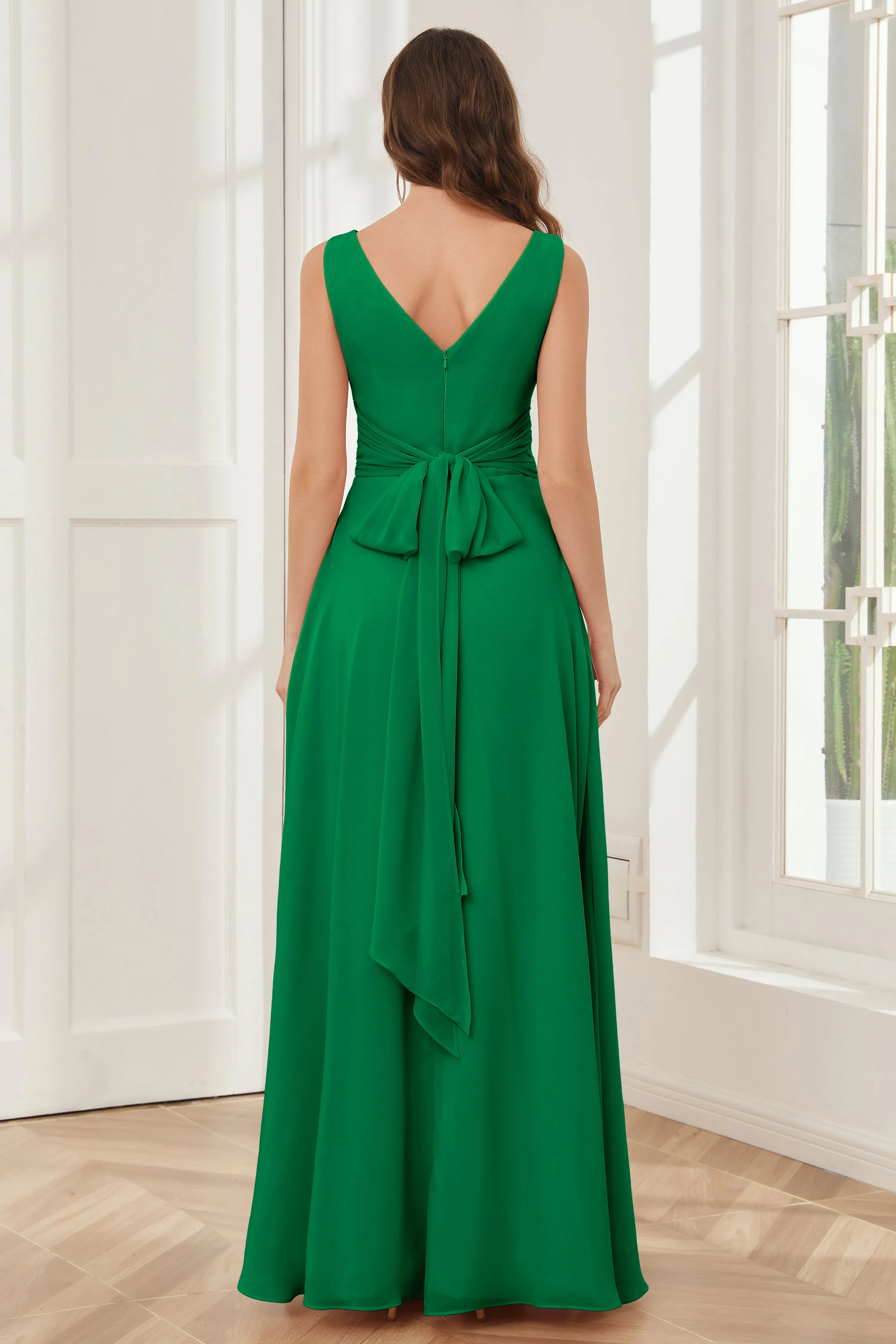 V-neck Sleeveless Chiffon Bridesmaid Dresses with Pockets