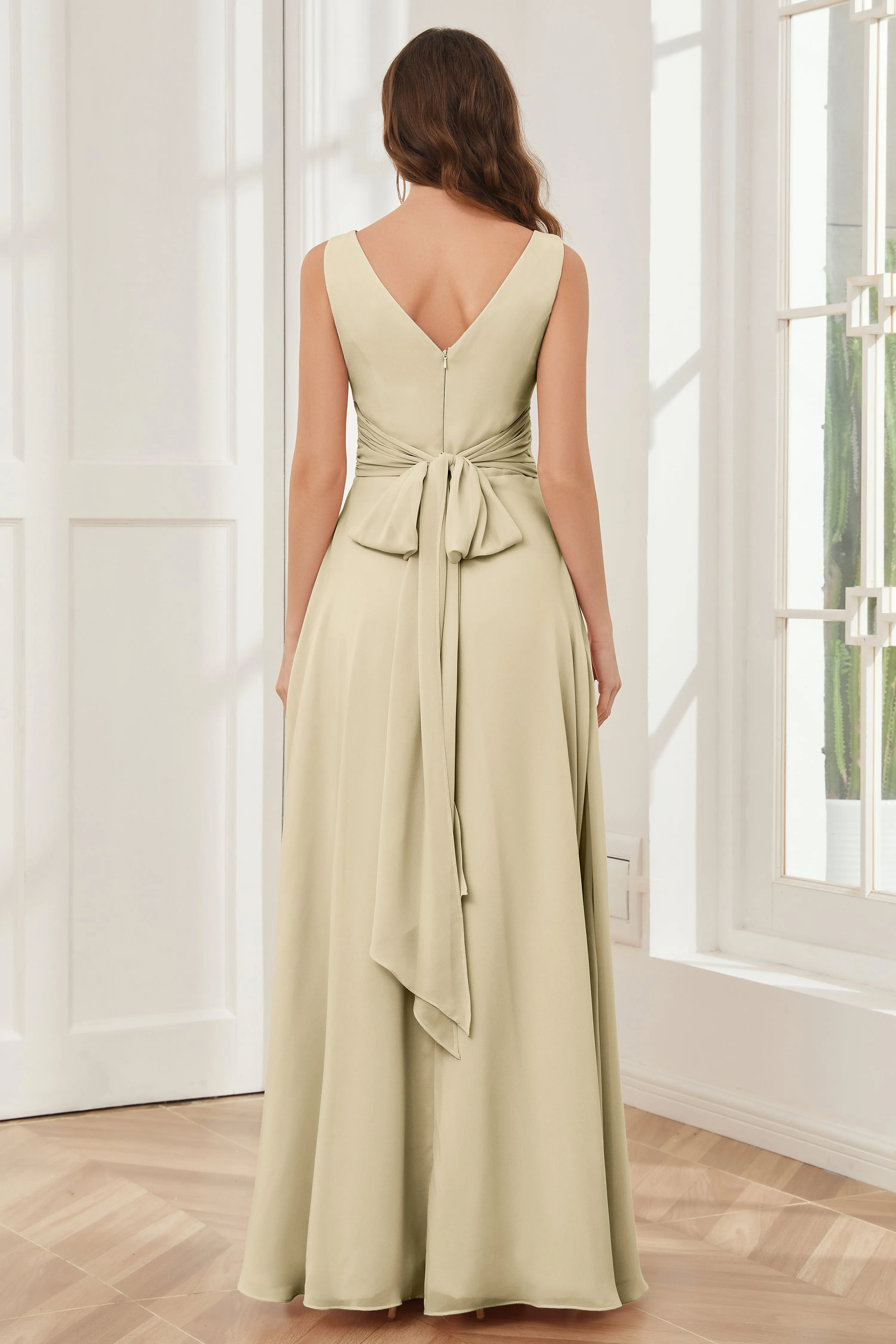 V-neck Sleeveless Chiffon Bridesmaid Dresses with Pockets